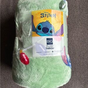 Disney Christmas Stitch big plush throw